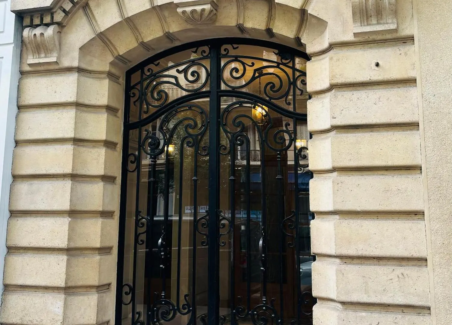 Le Felix - Proche Metro, Tous Commerces Paris